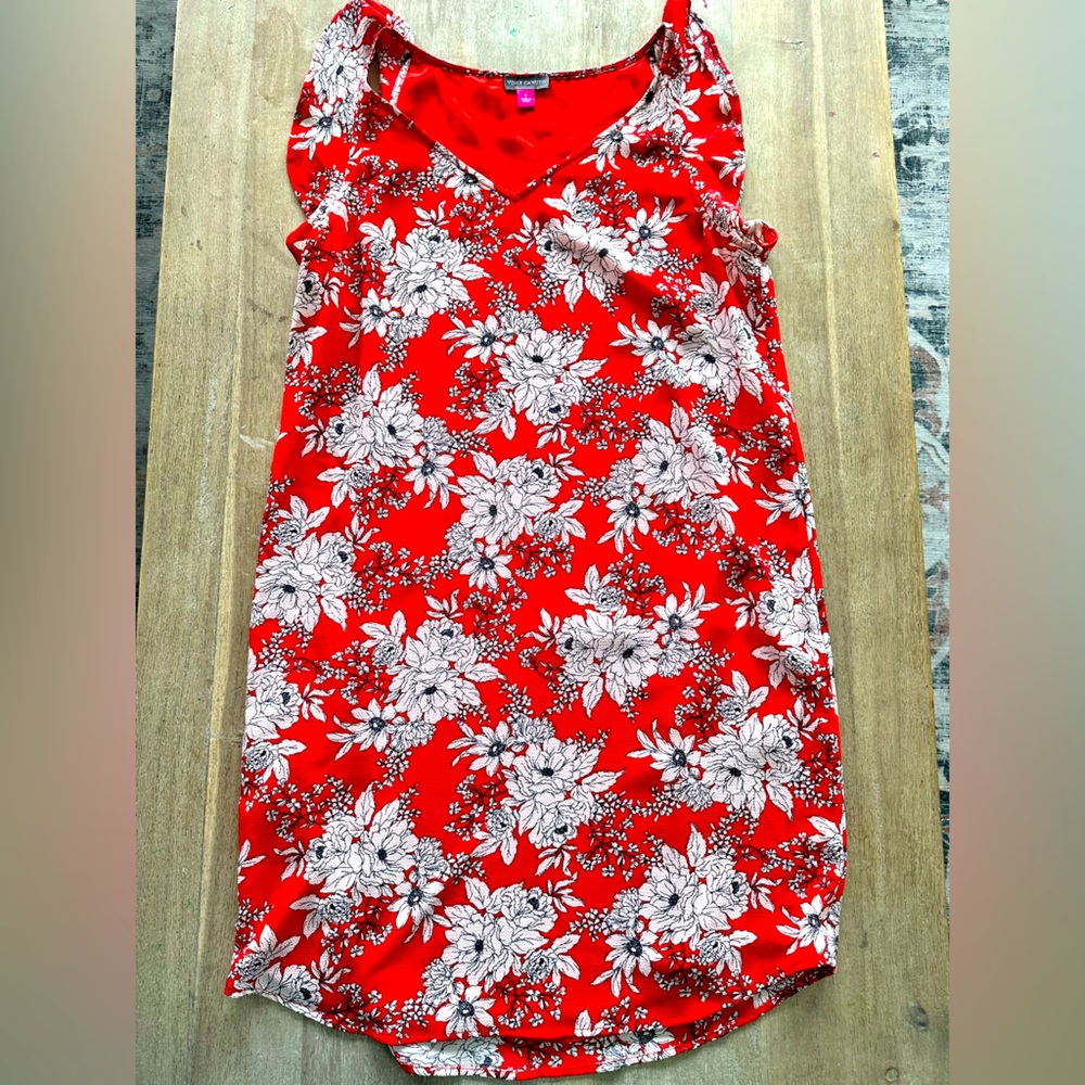 Vince Camuto red shift dress with ruffled detail on sleeve